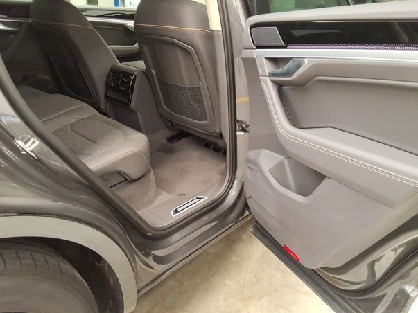 Volkswagen Touareg 2025 г. Серый, пробег 9271 км