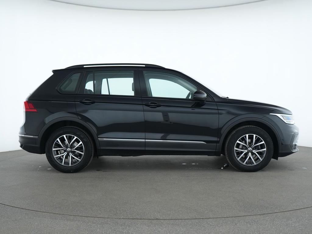 Volkswagen Tiguan 2024 г. Чёрный, пробег 58120 км