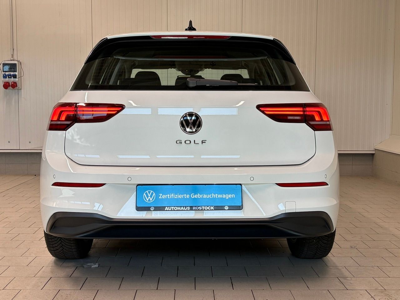 Volkswagen Golf 2025 г. Белый, пробег 14700 км