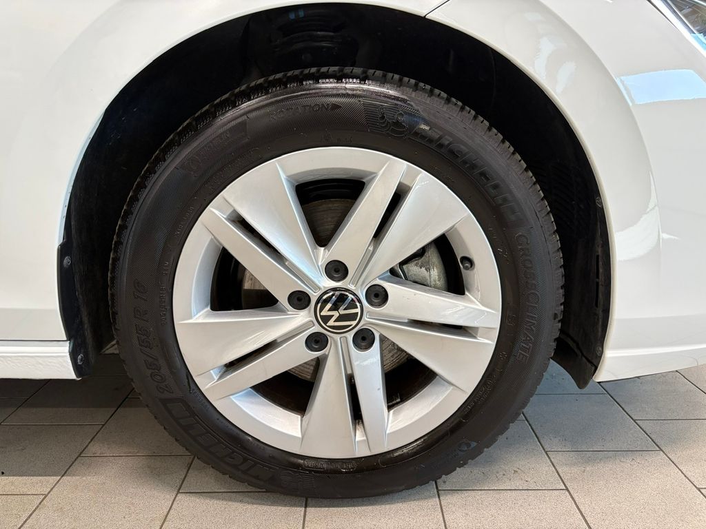Volkswagen Golf 2025 г. Белый, пробег 14700 км