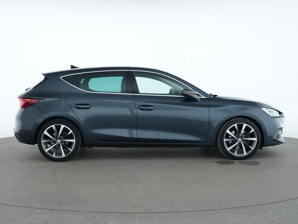 SEAT Leon 2021 г. Серый, пробег 46598 км