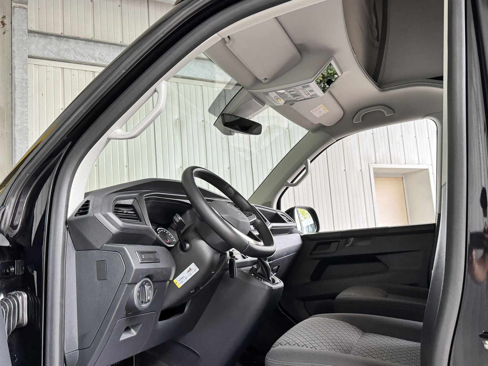 Volkswagen T6 CALIFORNIA 2024 г. Чёрный, пробег 52000 км