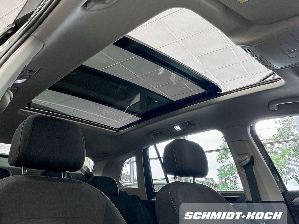 Volkswagen Tiguan 2023 г. Серый, пробег 41740 км