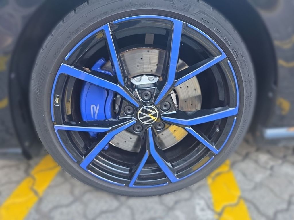 Volkswagen Golf 2023 г. Чёрный, пробег 23600 км