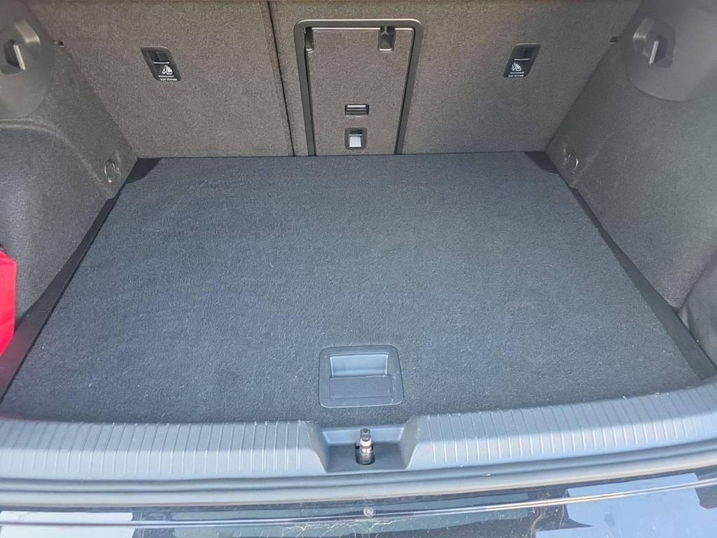Volkswagen Golf 2023 г. Чёрный, пробег 23600 км