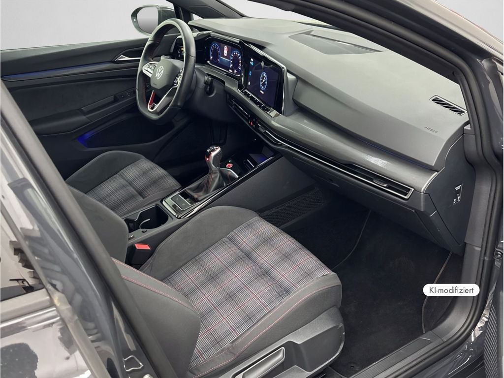Volkswagen Golf 2024 г. Серый, пробег 18945 км