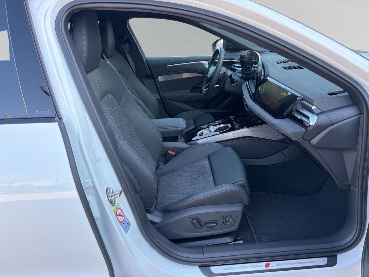 Audi A6 2025 г. Белый, пробег 31855 км