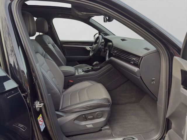 Volkswagen Touareg 2022 г. Чёрный, пробег 53487 км