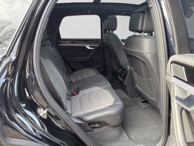 Volkswagen Touareg 2022 г. Чёрный, пробег 53487 км