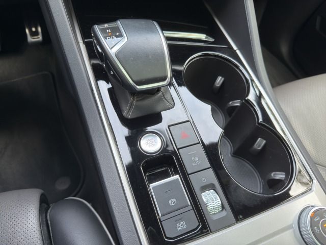 Volkswagen Touareg 2022 г. Чёрный, пробег 53487 км