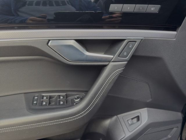 Volkswagen Touareg 2022 г. Чёрный, пробег 53487 км