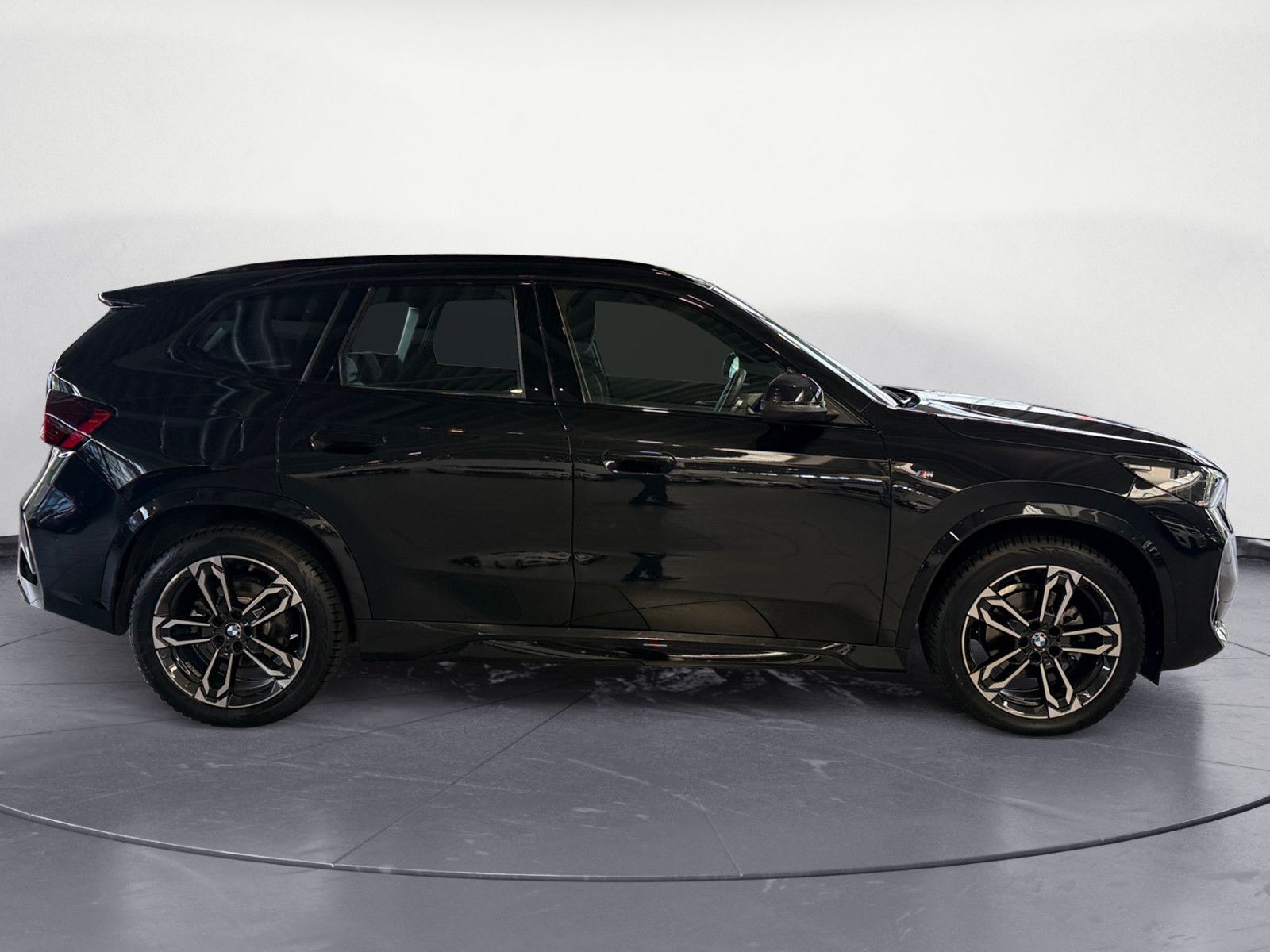 BMW X1 2025 г. Чёрный, пробег 10450 км