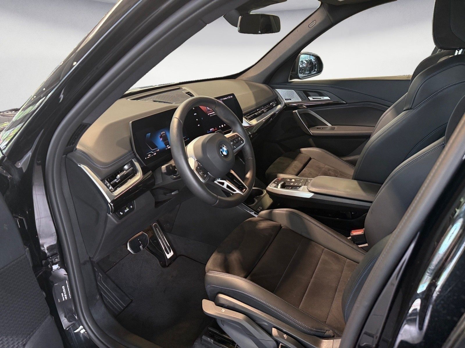 BMW X1 2025 г. Чёрный, пробег 10450 км
