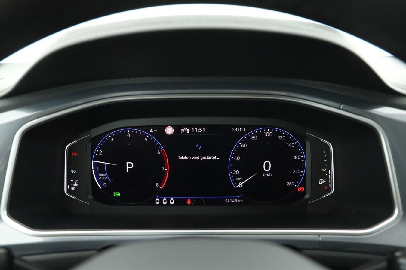 Volkswagen T-Roc 2022 г. Белый, пробег 54200 км