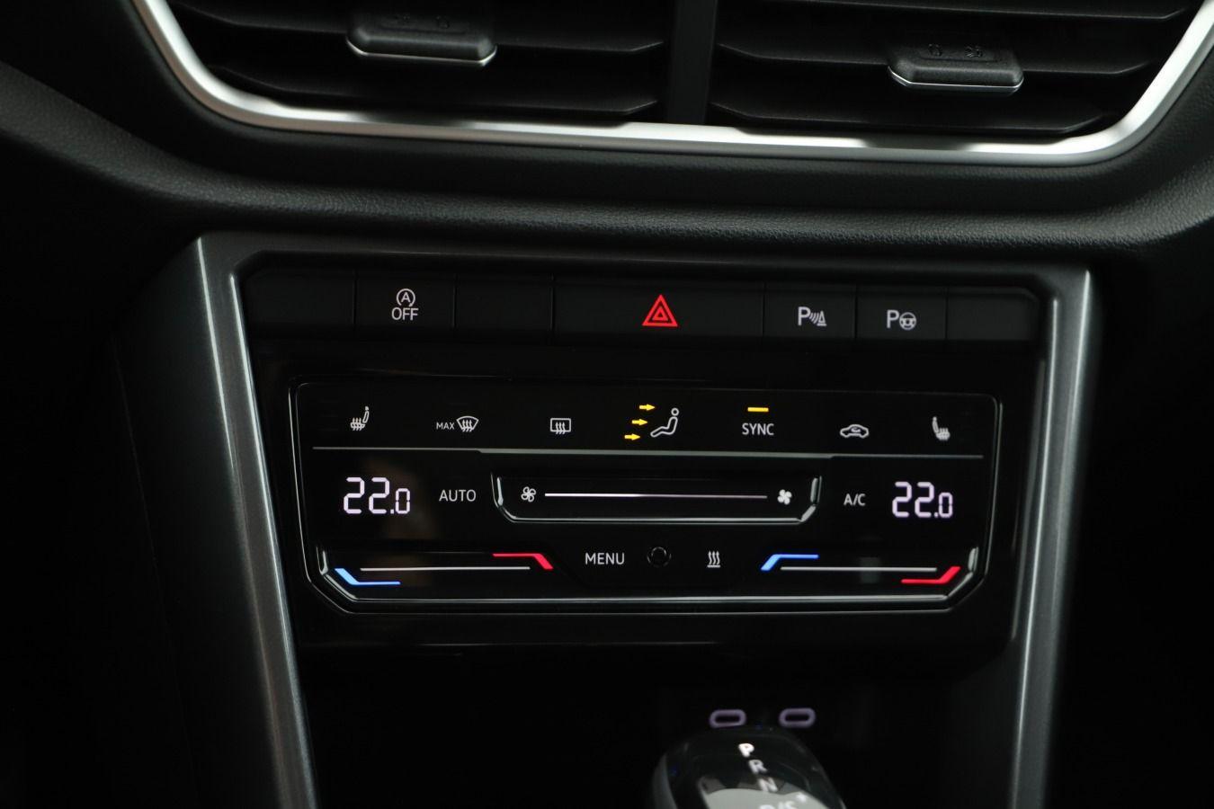 Volkswagen T-Roc 2022 г. Белый, пробег 54200 км