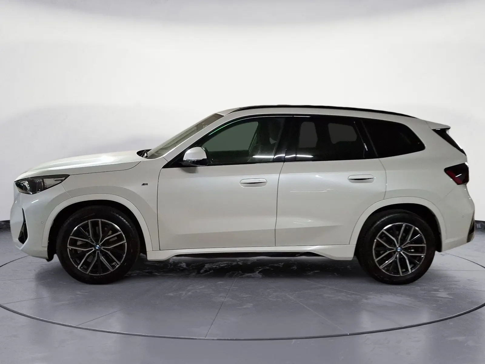 BMW X1 2023 г. Белый, пробег 44864 км