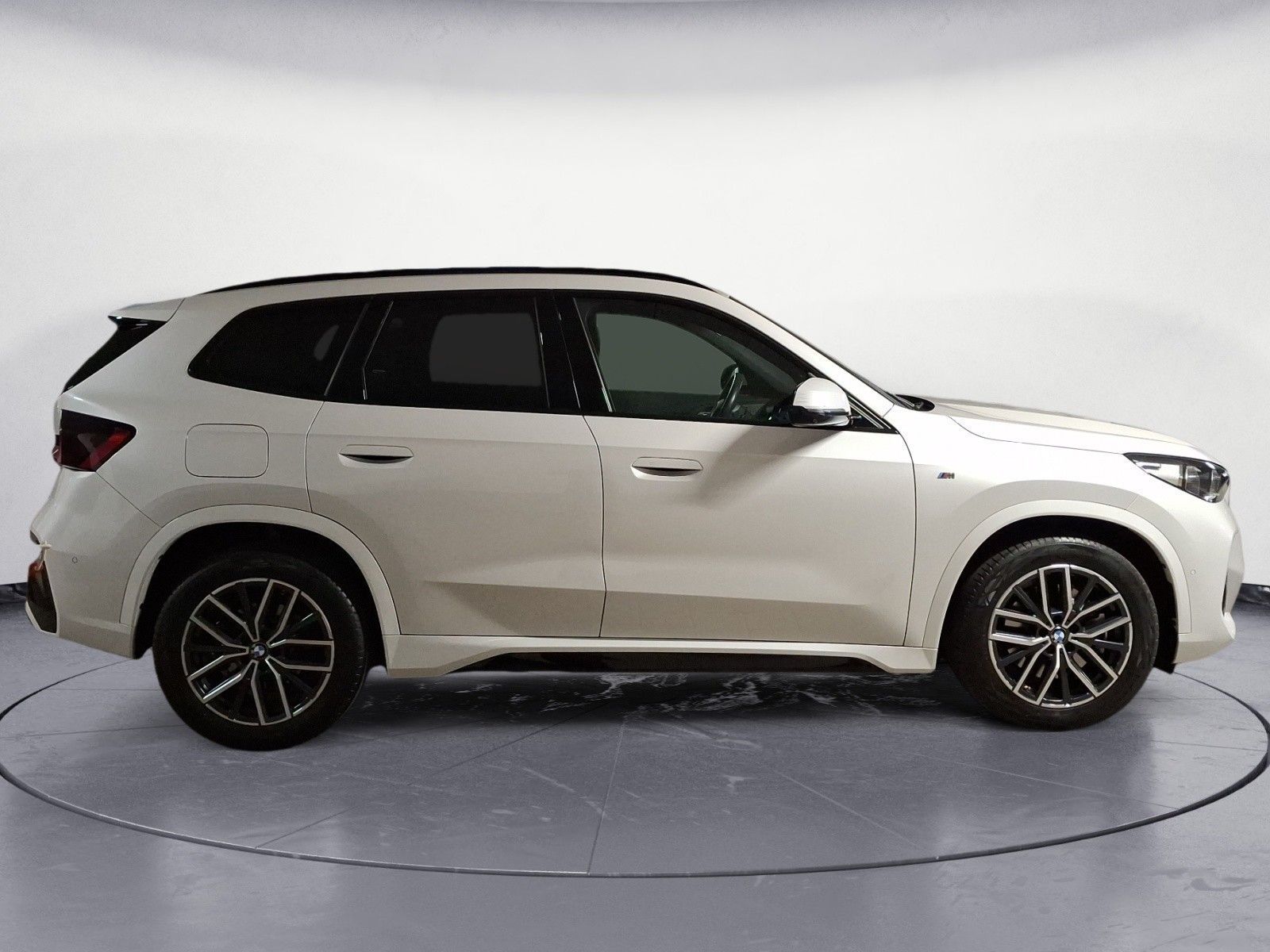 BMW X1 2023 г. Белый, пробег 44864 км
