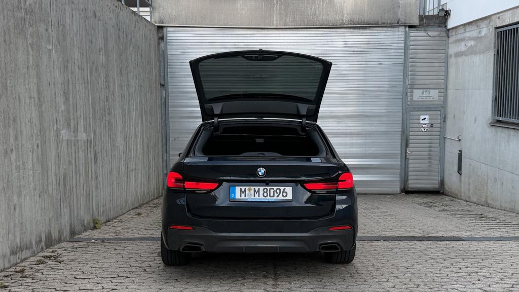 BMW 540 2023 г. Чёрный, пробег 34000 км