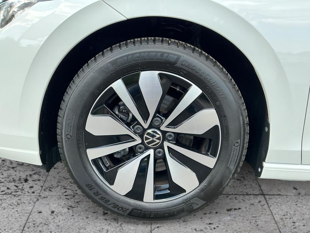 Volkswagen Golf 2025 г. Белый, пробег 24122 км