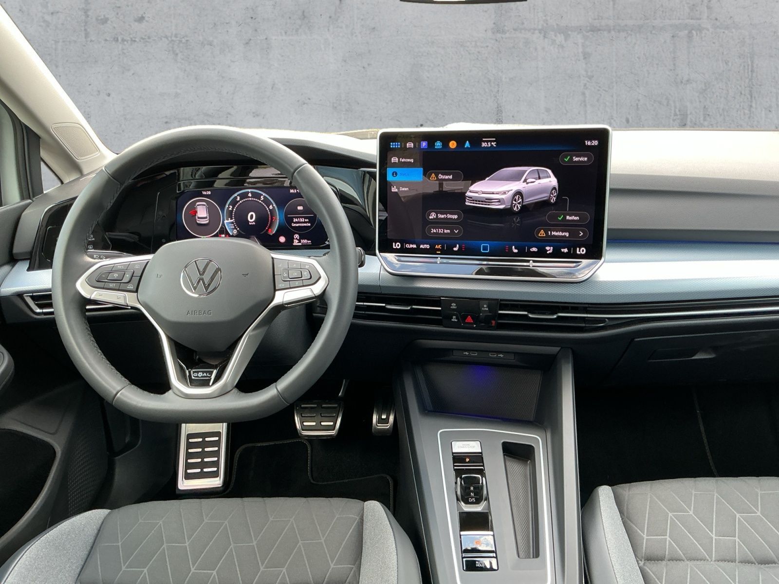 Volkswagen Golf 2025 г. Белый, пробег 24122 км