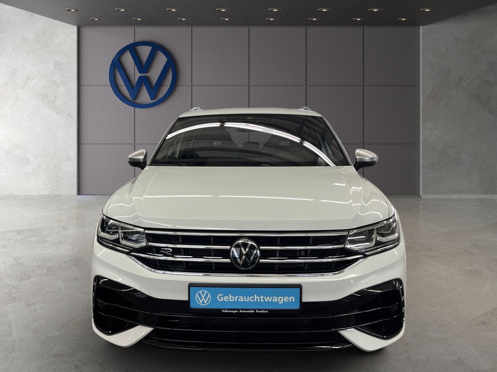 Volkswagen Tiguan 2023 г. Белый, пробег 31717 км