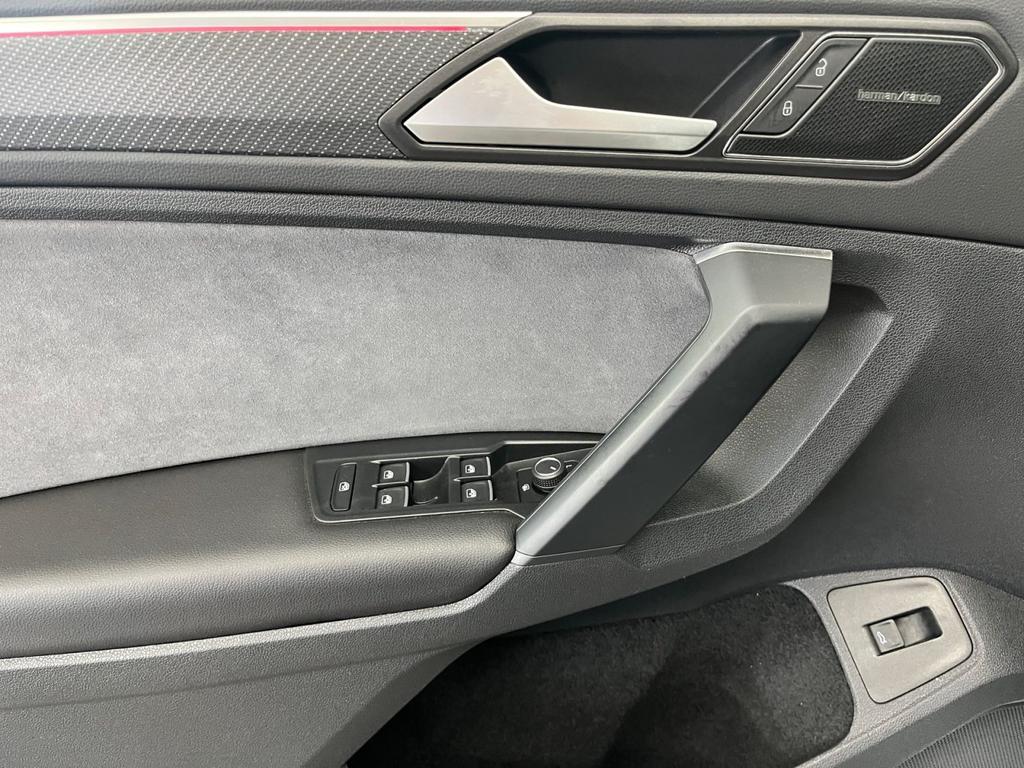 Volkswagen Tiguan 2023 г. Белый, пробег 31717 км