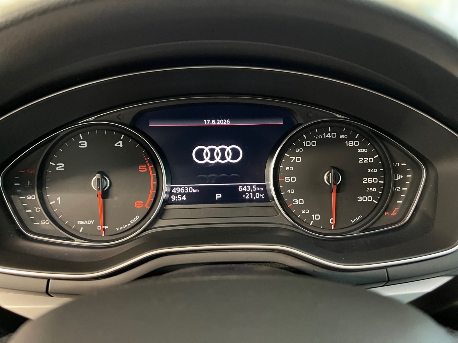 Audi A4 2023 г. Серый, пробег 49624 км