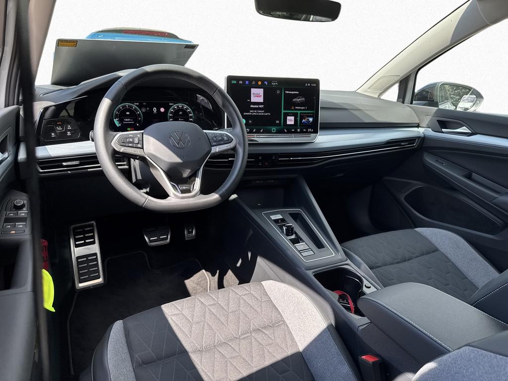Volkswagen Golf 2025 г. Белый, пробег 13500 км