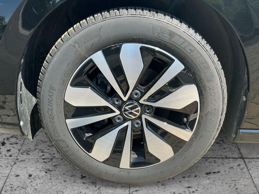 Volkswagen Golf 2025 г. Чёрный, пробег 28020 км