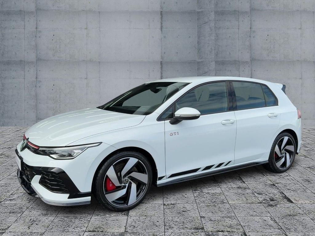 Volkswagen Golf 2024 г. Белый, пробег 10369 км