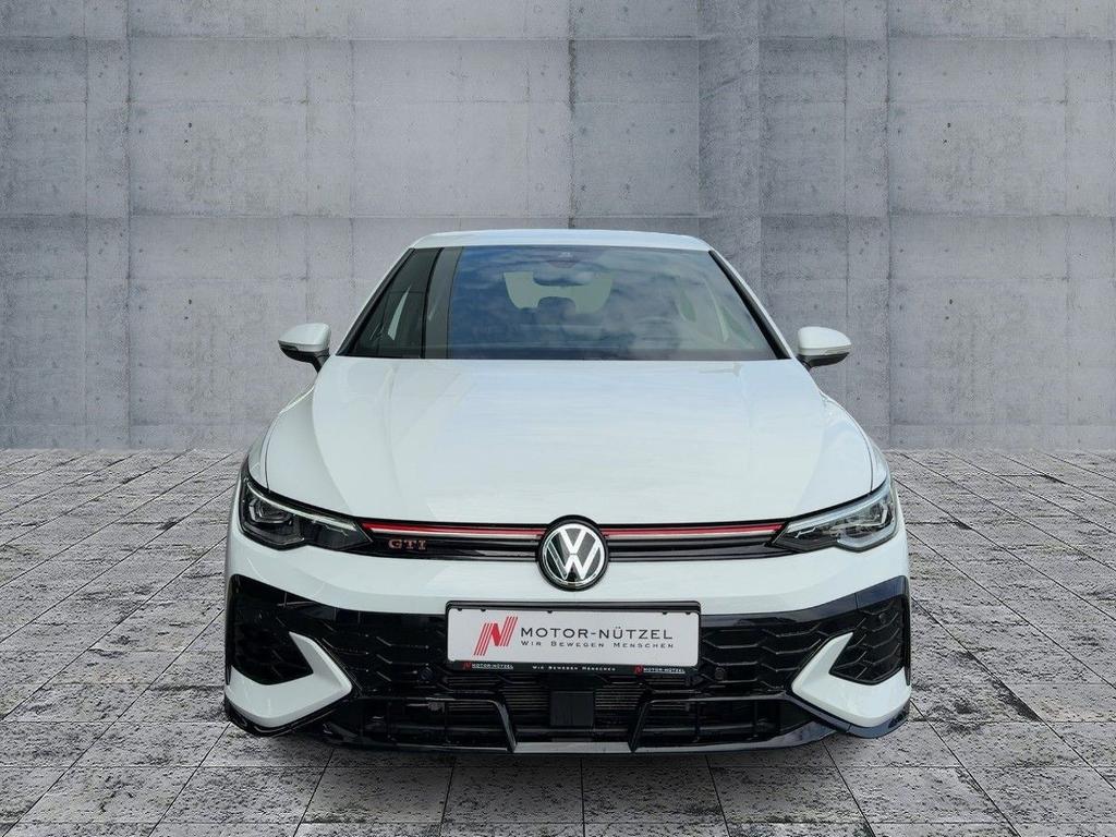 Volkswagen Golf 2024 г. Белый, пробег 10369 км