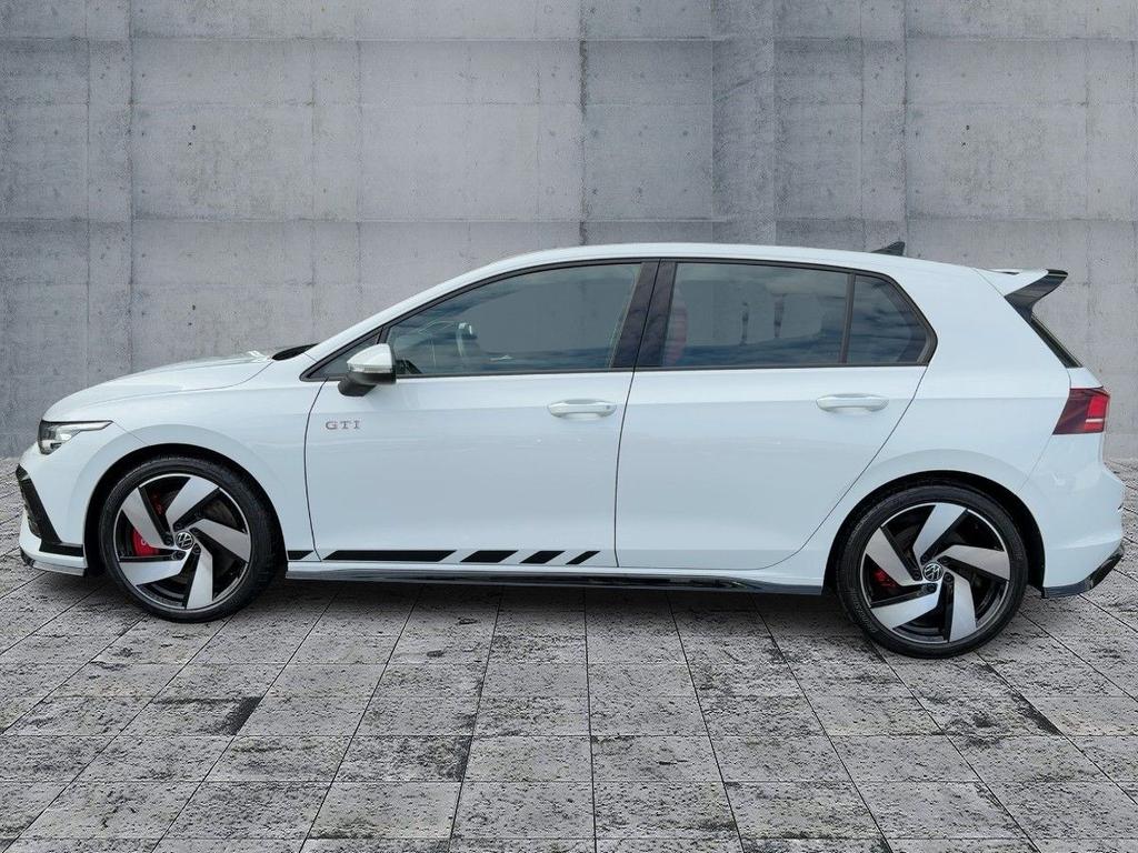 Volkswagen Golf 2024 г. Белый, пробег 10369 км