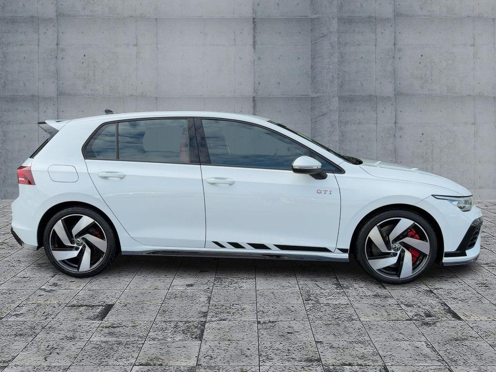 Volkswagen Golf 2024 г. Белый, пробег 10369 км