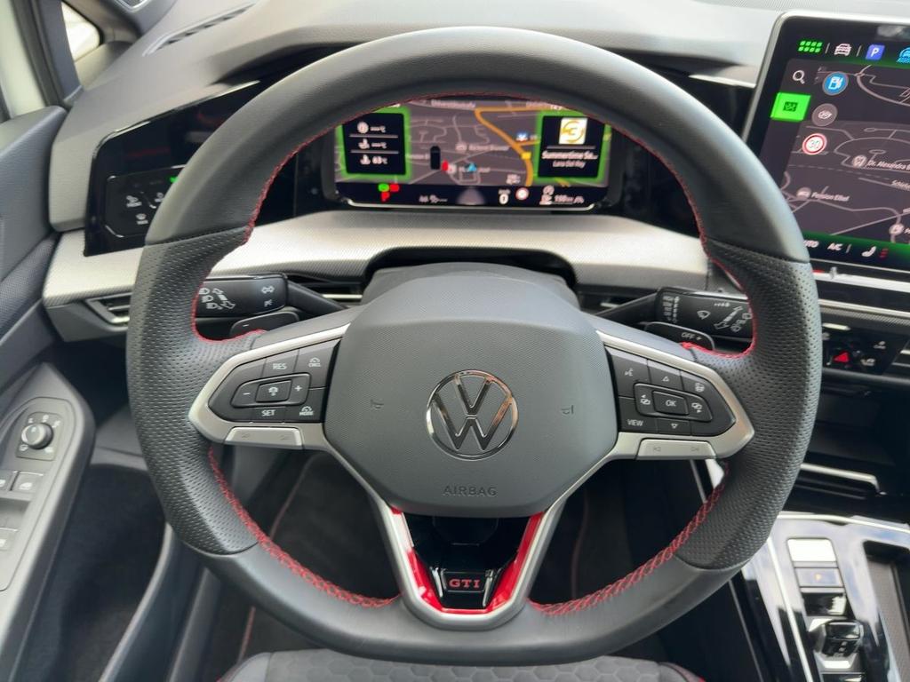 Volkswagen Golf 2024 г. Белый, пробег 10369 км