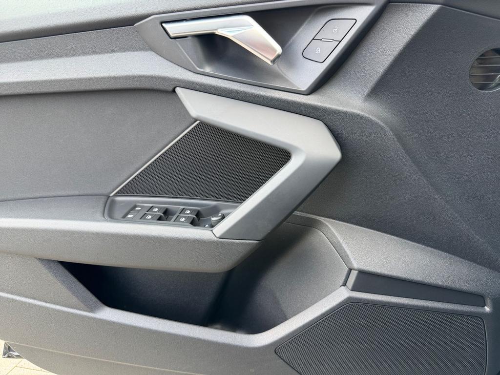 Audi A3 2023 г. Чёрный, пробег 42698 км