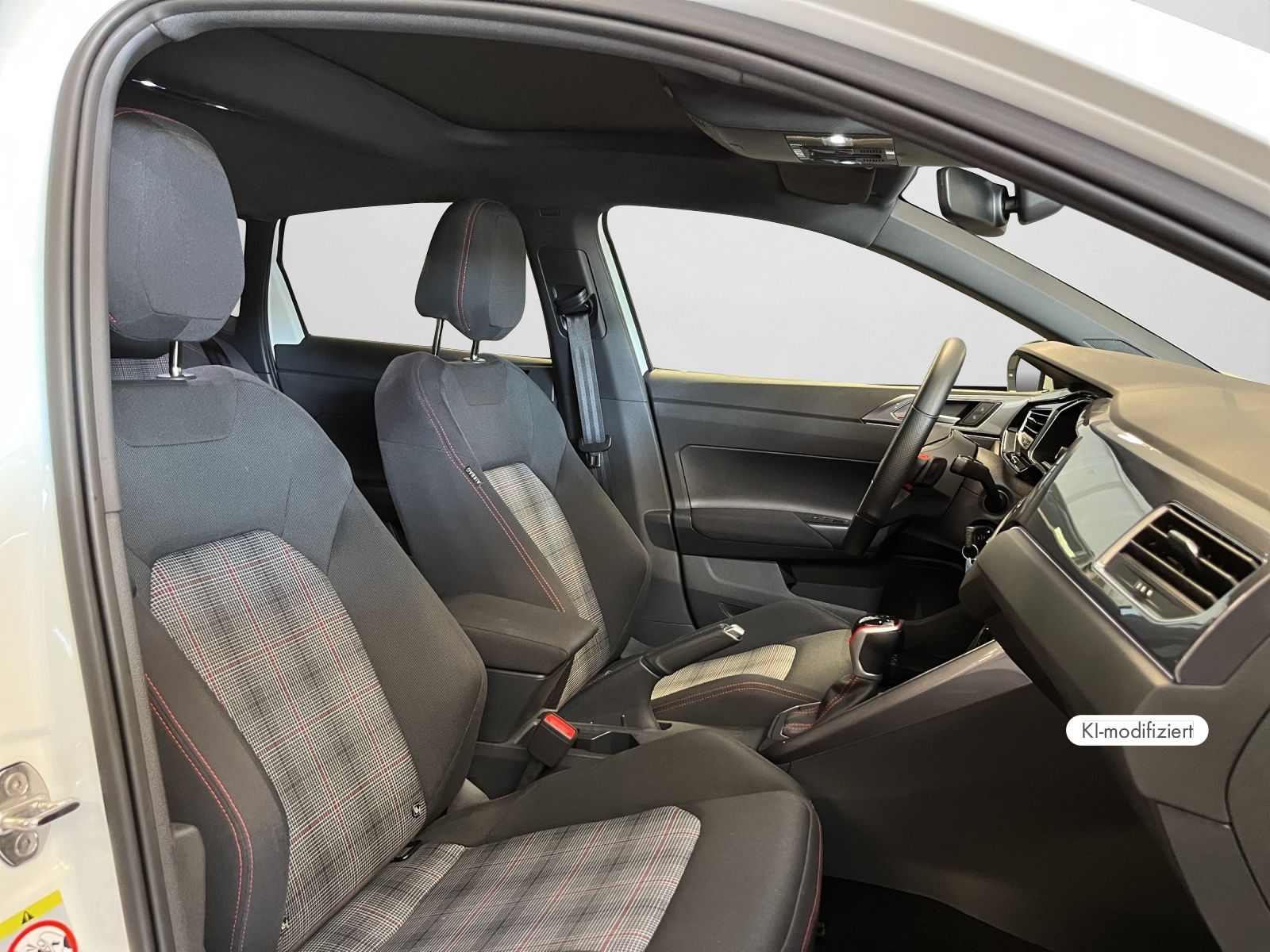 Volkswagen Polo 2023 г. Белый, пробег 52909 км