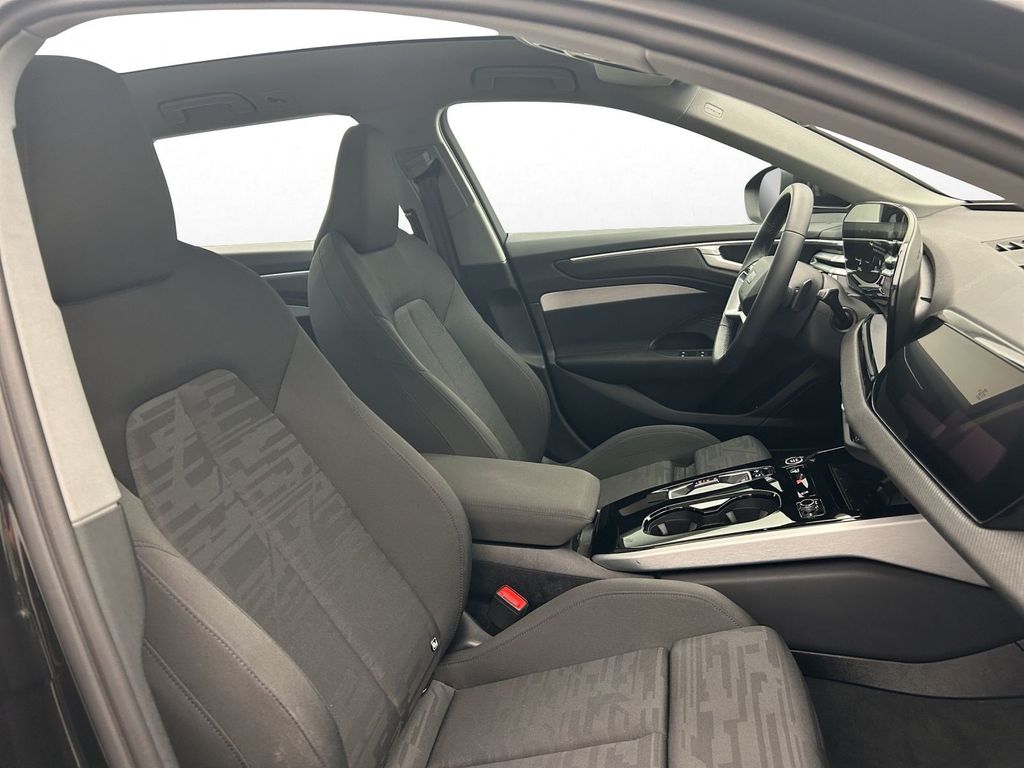 Audi A6 2025 г. Чёрный, пробег 14855 км