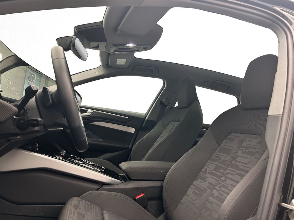 Audi A6 2025 г. Чёрный, пробег 14855 км
