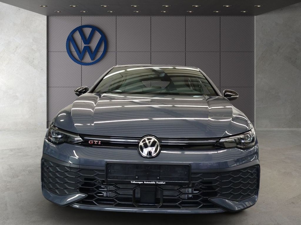 Volkswagen Golf 2026 г. Серый, пробег 9500 км