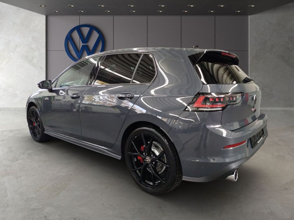 Volkswagen Golf 2026 г. Серый, пробег 9500 км