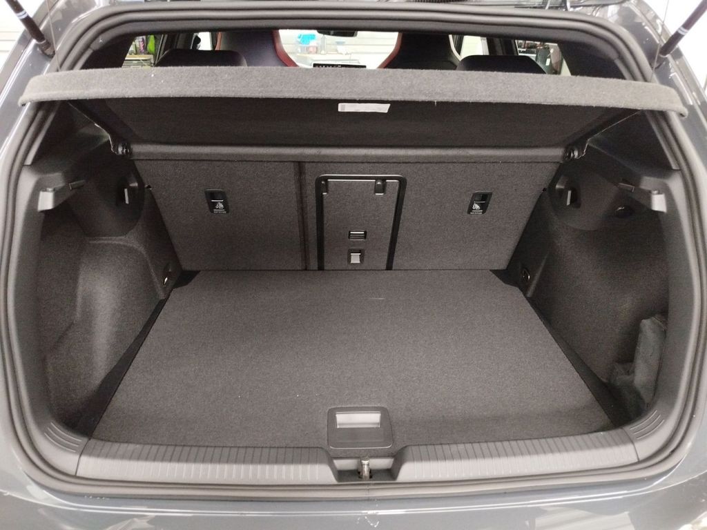 Volkswagen Golf 2026 г. Серый, пробег 9500 км