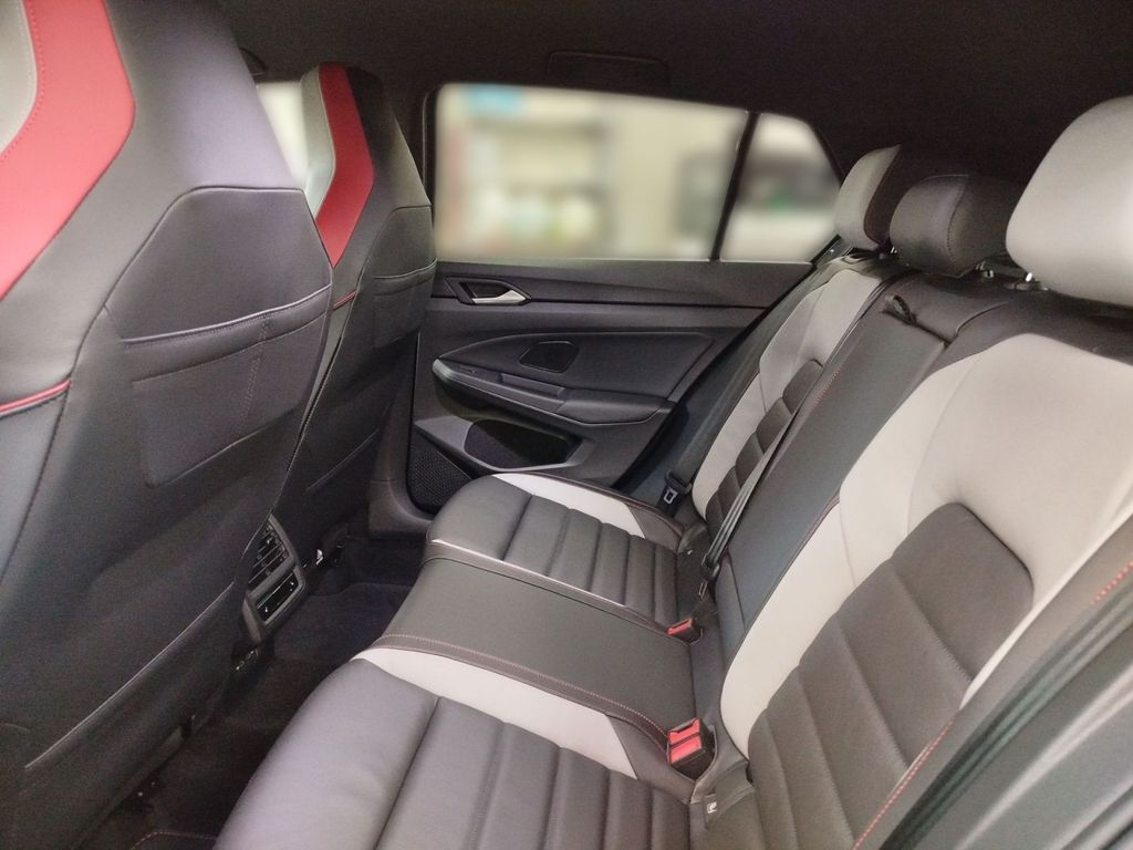 Volkswagen Golf 2026 г. Серый, пробег 9500 км