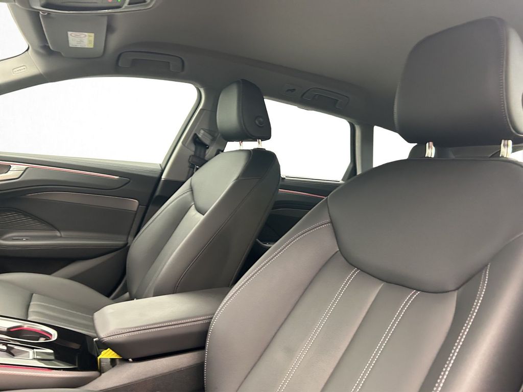 Audi A6 2025 г. Серебристый, пробег 24195 км