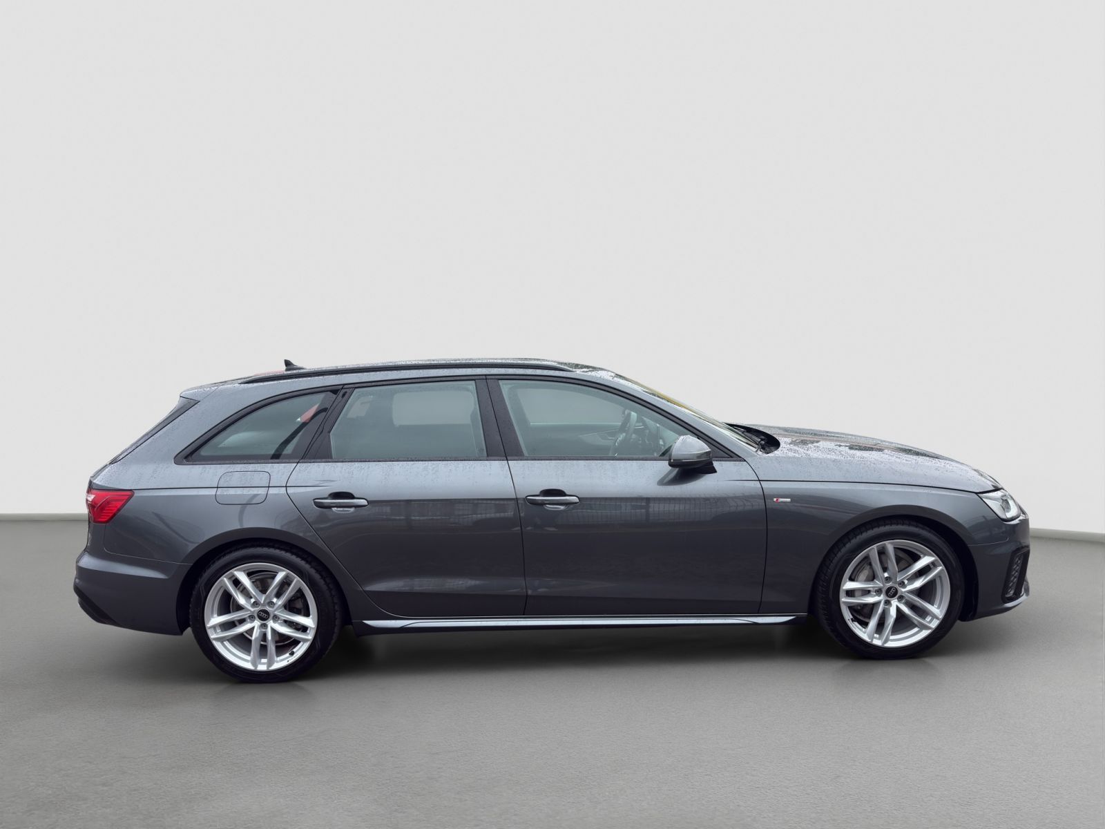 Audi A4 2023 г. Серый, пробег 42500 км