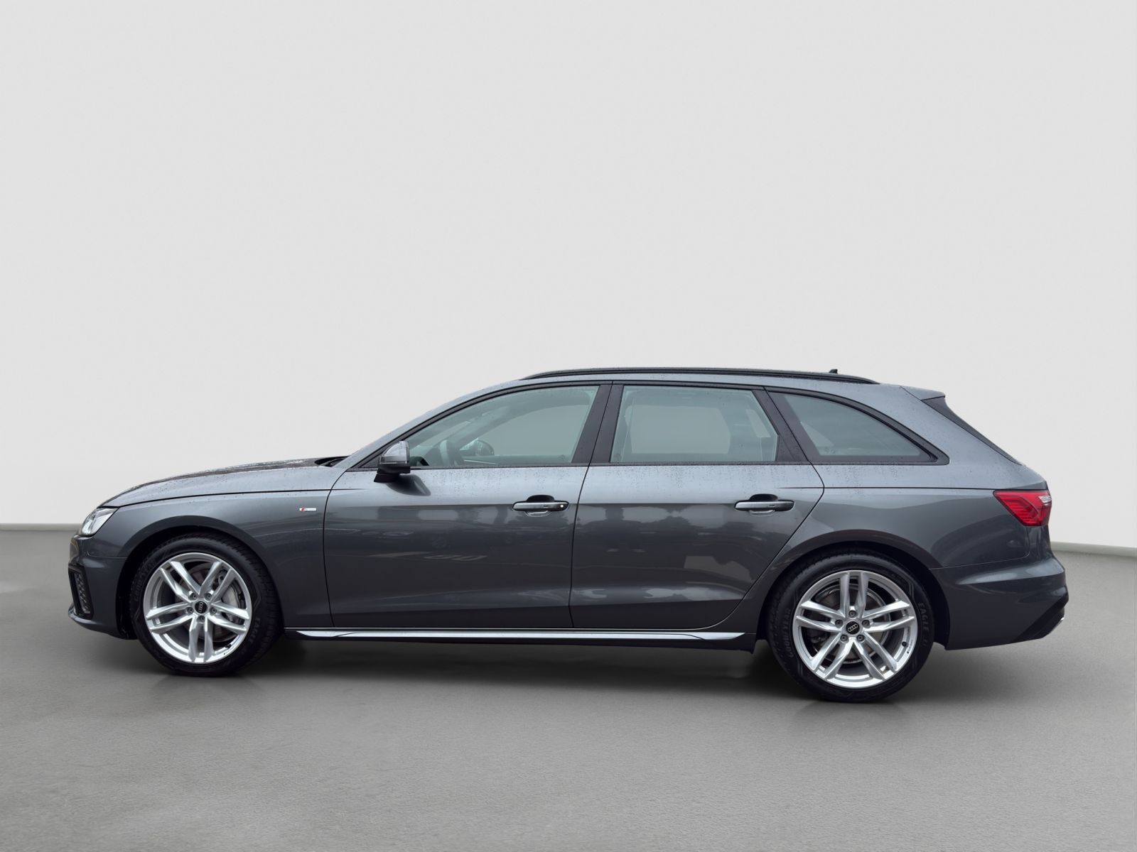 Audi A4 2023 г. Серый, пробег 42500 км
