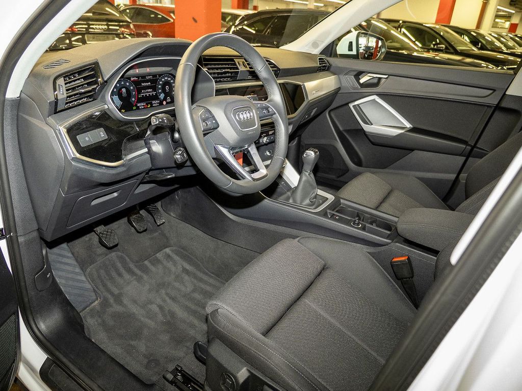 Audi Q3 2024 г. Белый, пробег 40519 км