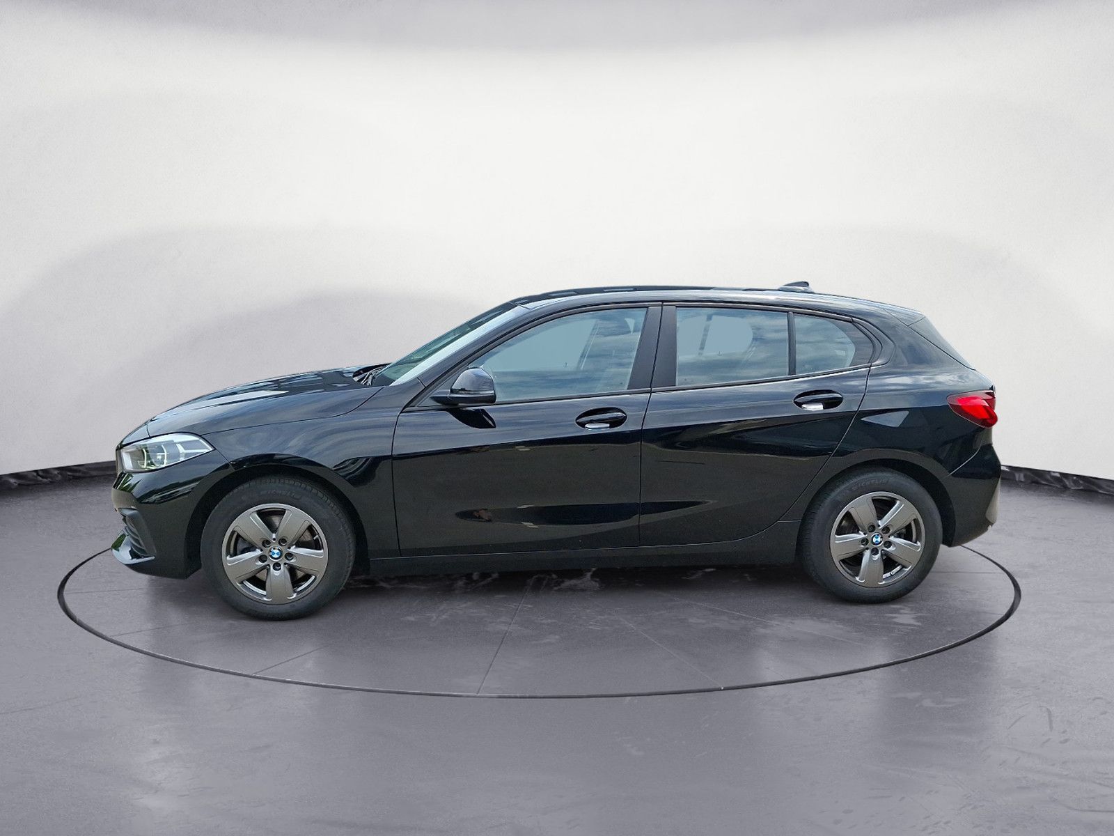 BMW 116 2023 г. Чёрный, пробег 48324 км