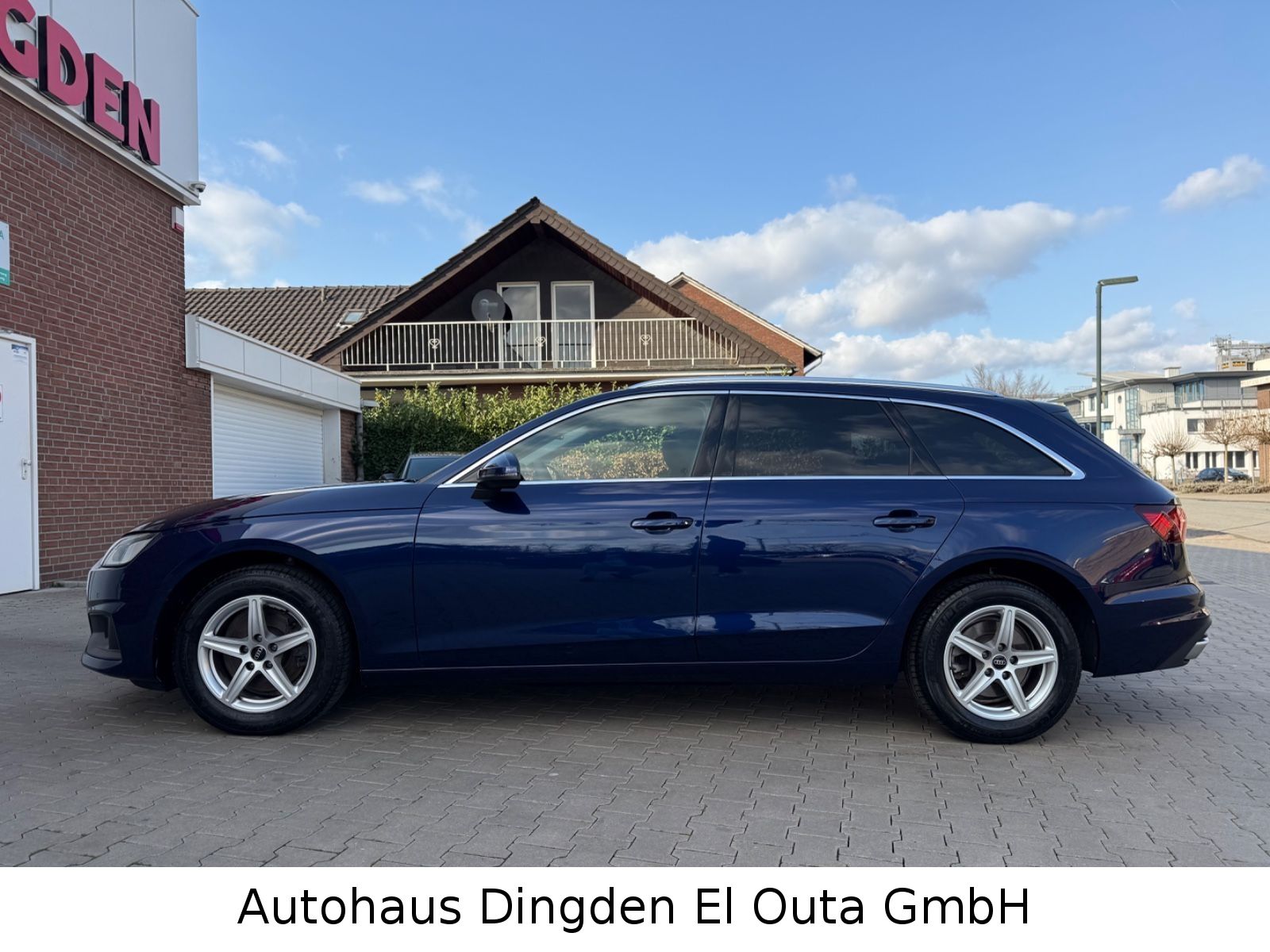 Audi A4 2023 г. Синий, пробег 46000 км