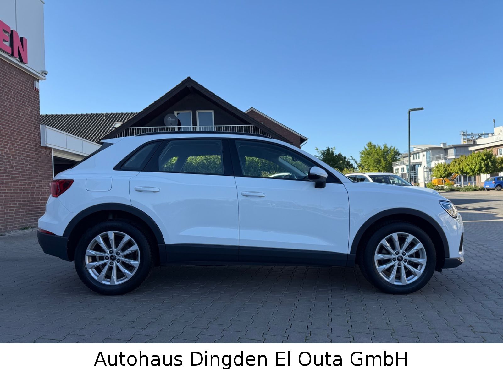 Audi Q3 2023 г. Белый, пробег 33000 км