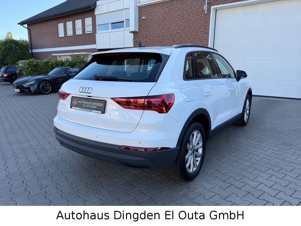 Audi Q3 2023 г. Белый, пробег 33000 км